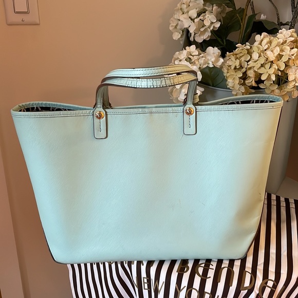 Henri Bendel - Picture 5 of 7